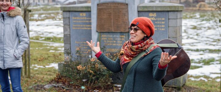 Zpívání před betlémem v Crhově