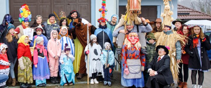 Maškary šly pospolu Crhovem už podesáté